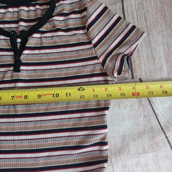 Crop top - Picture 9 of 9